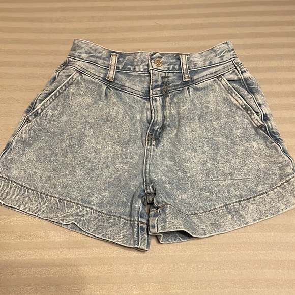 American Eagle Outfitters Pants - EUC Women’s American Eagle “Mom Shorts”, size 0